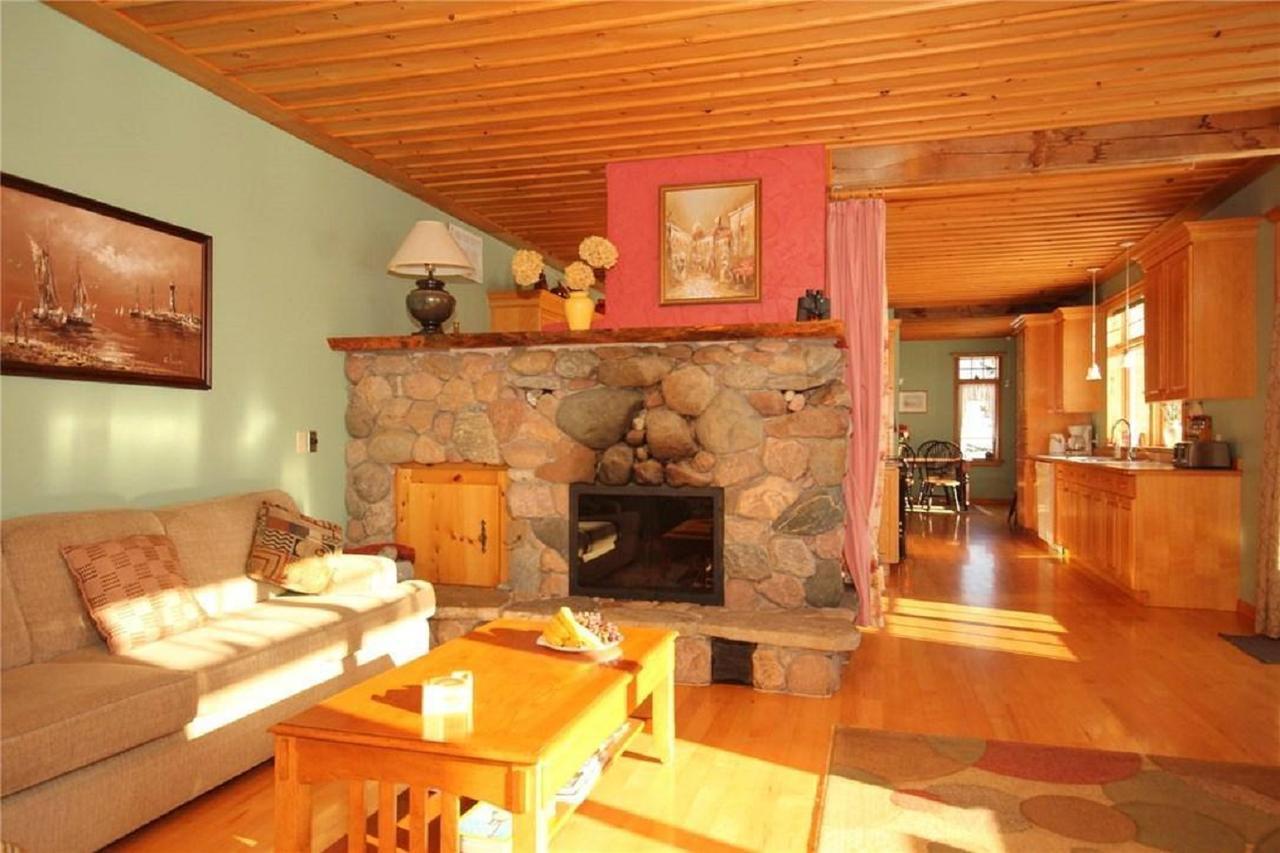 Rock Hill Bed & Breakfast Sharbot Lake Екстер'єр фото