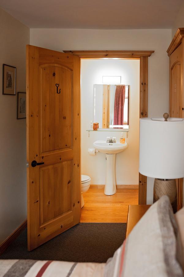 Rock Hill Bed & Breakfast Sharbot Lake Екстер'єр фото